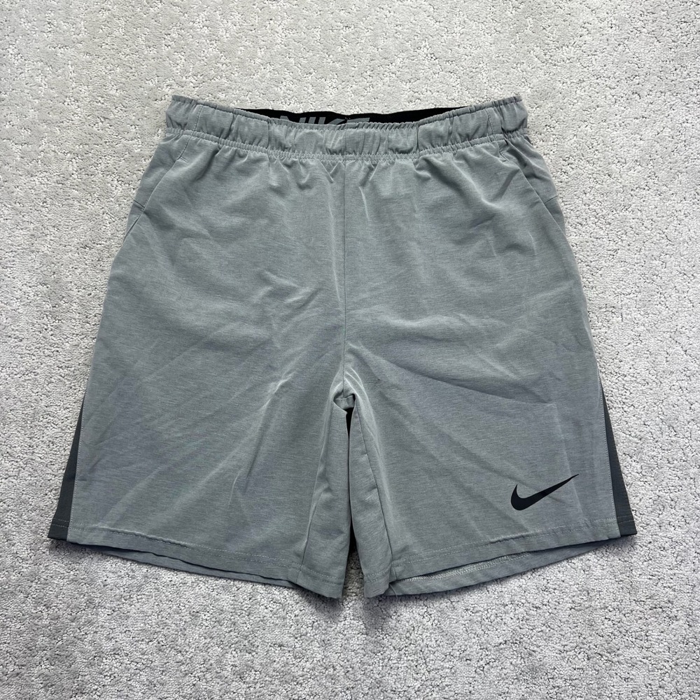 Nike Training Shorts Mens Medium Gray Dri-Fit Flex Swoosh Logo Activewear Sporty